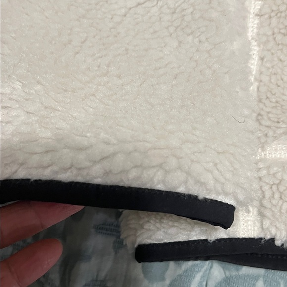 The North men's heritage extreme pile pullover in gardenia white/sulphur moss - Picture 4 of 7